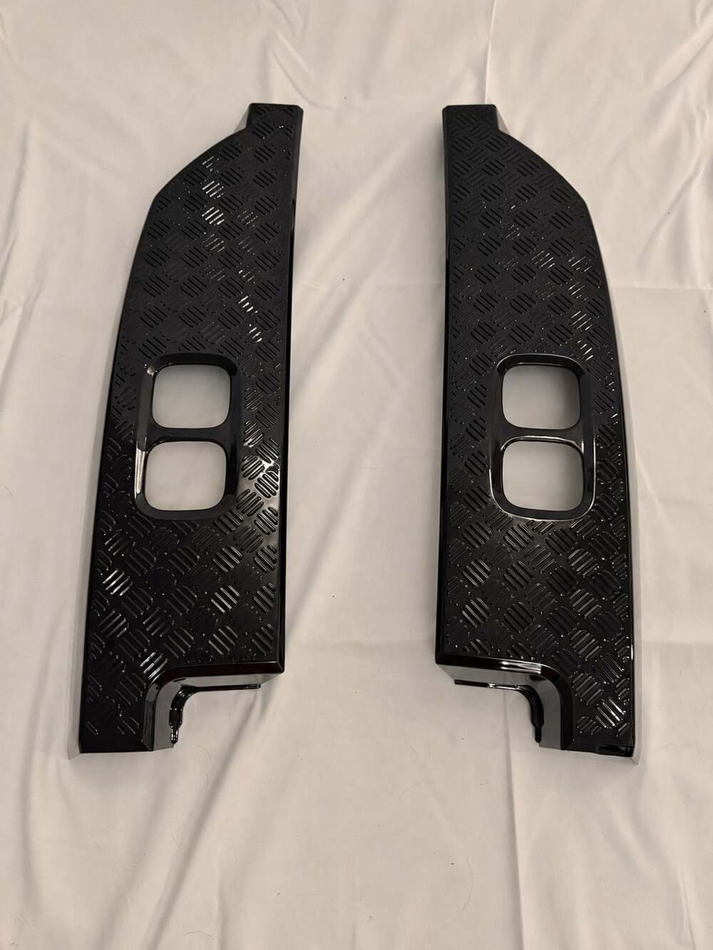 Land Rover Defender Tail Light Protection Plate Trim Cover Set